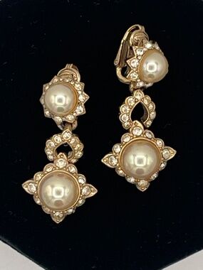 Vintage Ciner Clip On Dangle Earrings Gold Tone Faux Pearl & Crystals 1.5"